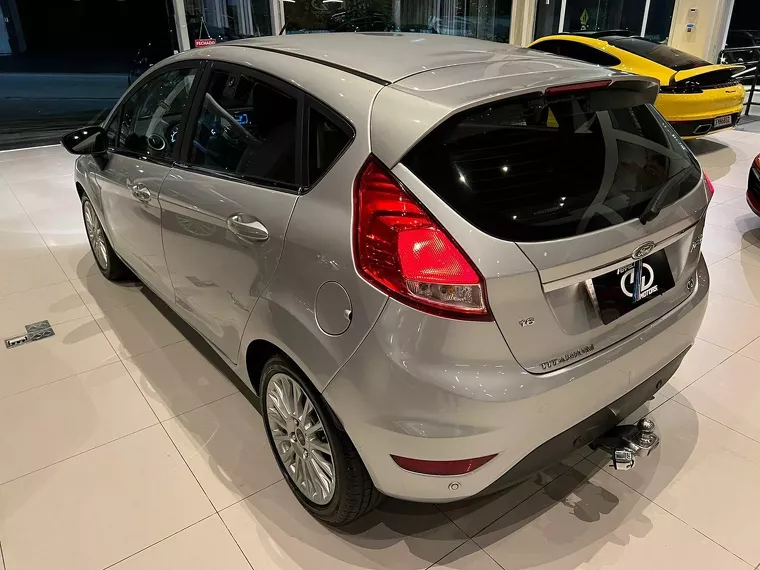 Ford Fiesta Prata 5