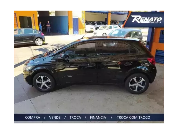 Chevrolet Onix Preto 8