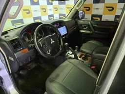 Mitsubishi Pajero Full