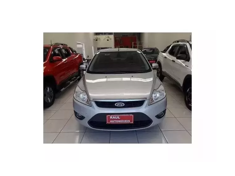 Ford Focus Prata 4