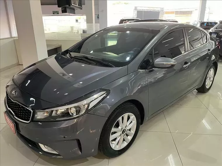 KIA Cerato Cinza 1