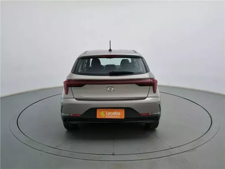 Hyundai HB20 Prata 15