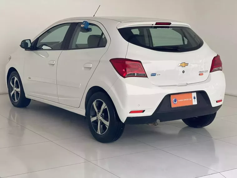 Chevrolet Onix Branco 15