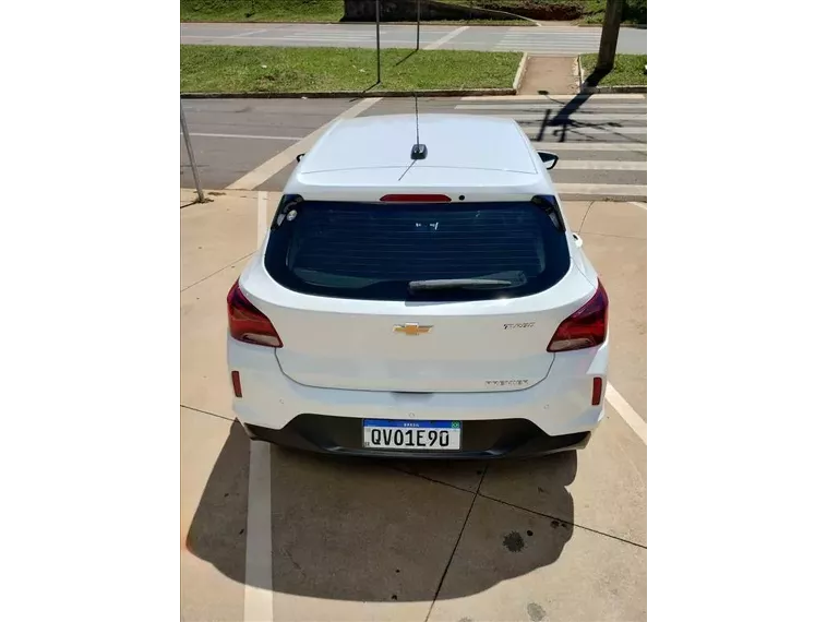 Chevrolet Onix Branco 11