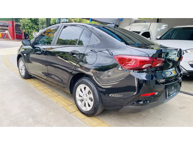 Chevrolet Onix Preto 6