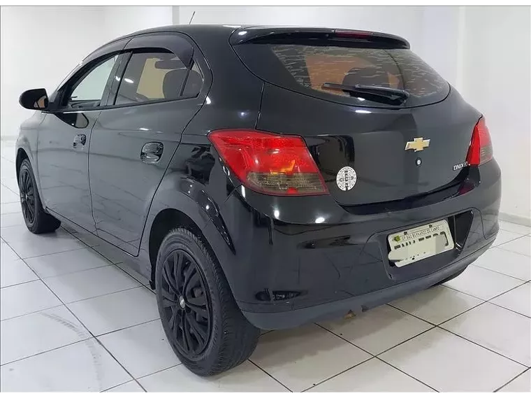 Chevrolet Onix Preto 2