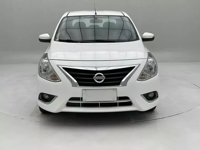 Nissan Versa Branco 14