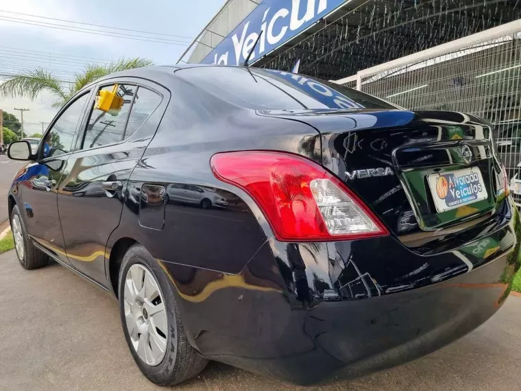 Nissan Versa Preto 2