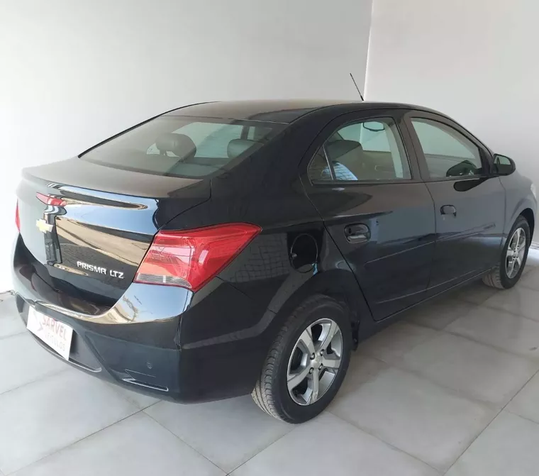 Chevrolet Prisma Preto 4