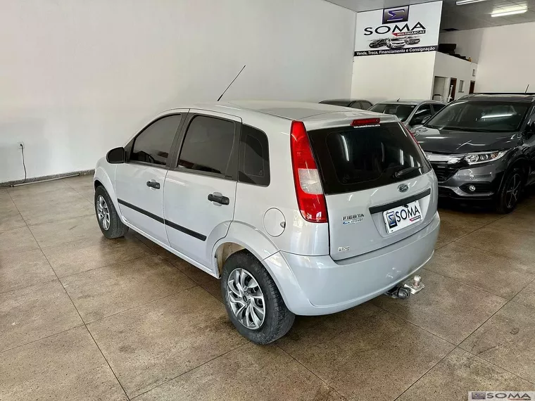 Ford Fiesta Prata 5