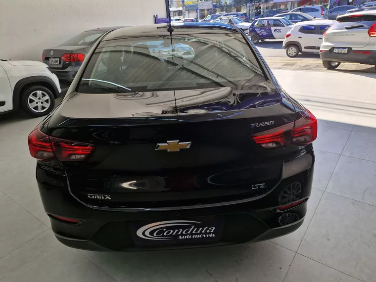 Chevrolet Onix Preto 8