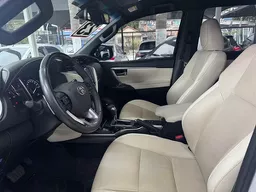 Toyota Hilux SW4