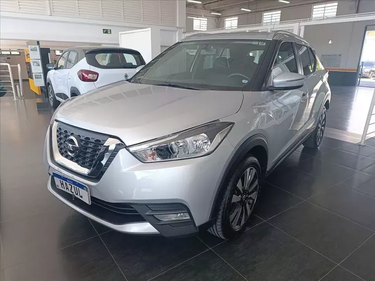 Nissan Kicks Prata 8