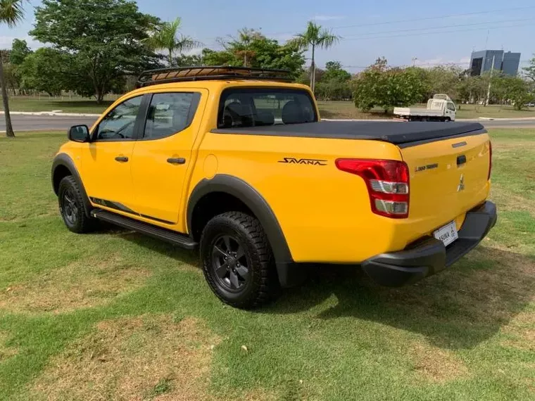 Mitsubishi L200 Triton Amarelo 7