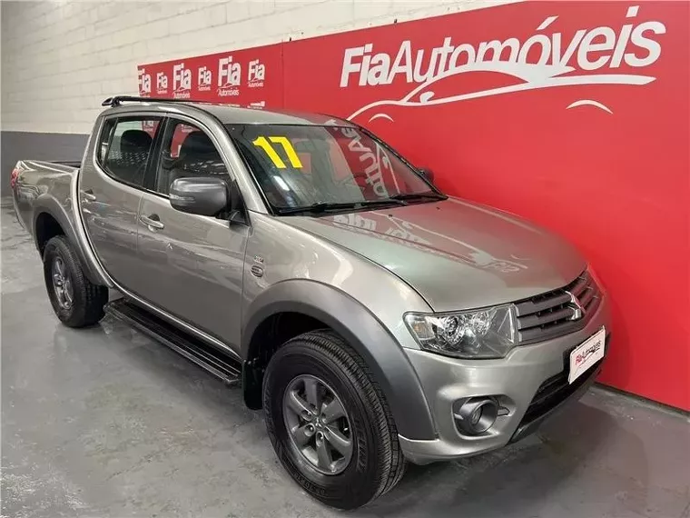 Mitsubishi L200 Triton Prata 7