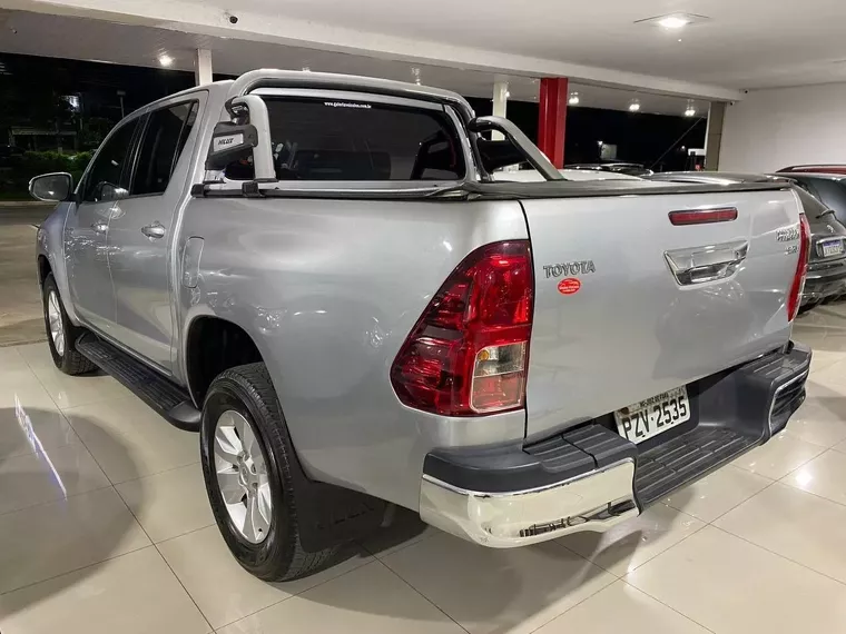 Toyota Hilux Prata 3