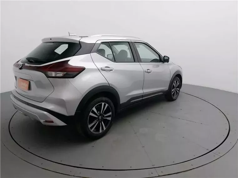 Nissan Kicks Prata 9