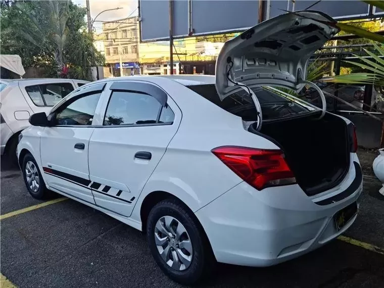 Chevrolet Onix Branco 12