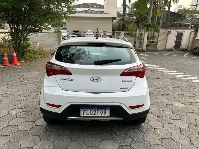 Hyundai HB20X Branco 12