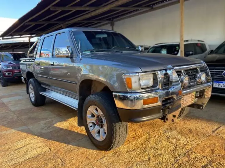 Toyota Hilux Prata 5