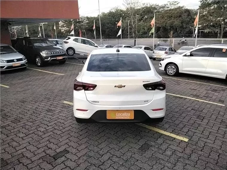 Chevrolet Onix Branco 10