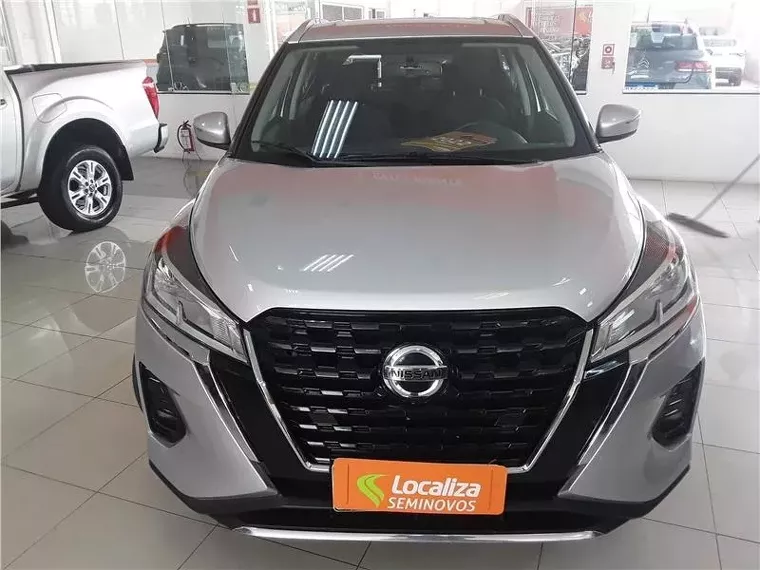 Nissan Kicks Prata 14