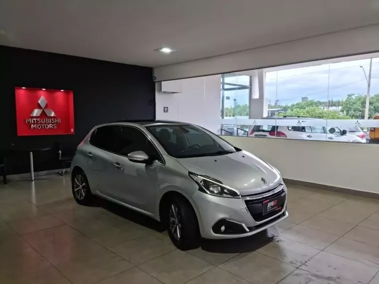 Peugeot 208 Prata 8