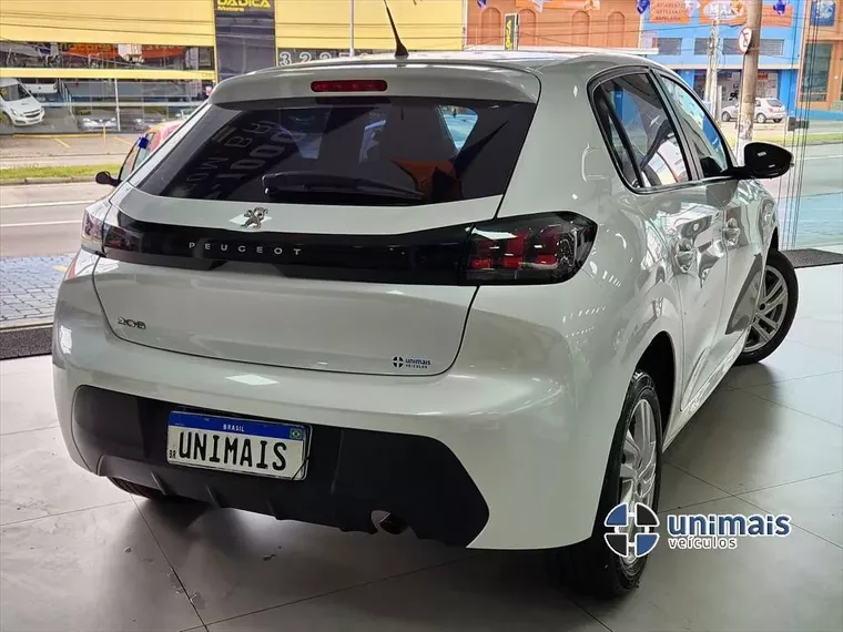 Peugeot 208 Branco 15