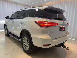 Toyota Hilux SW4