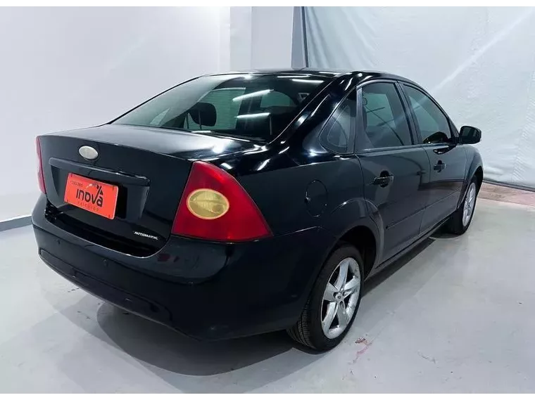 Ford Focus Preto 8