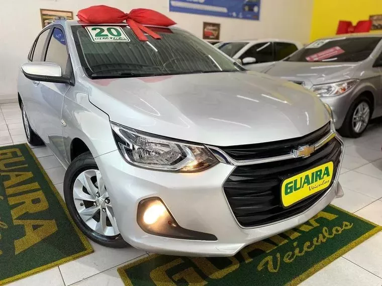 Chevrolet Onix Prata 18