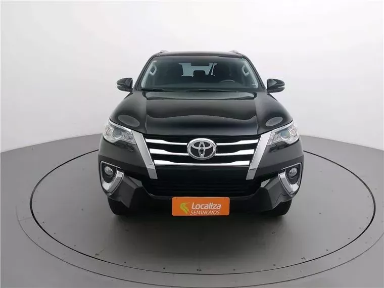 Toyota Hilux SW4 Preto 9