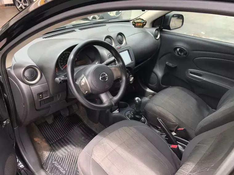 Nissan Versa Preto 12