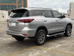 Toyota Hilux SW4