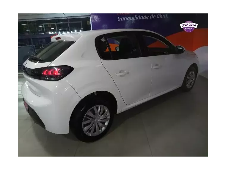 Peugeot 208 Branco 15