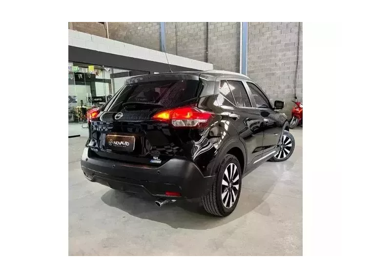 Nissan Kicks Preto 8