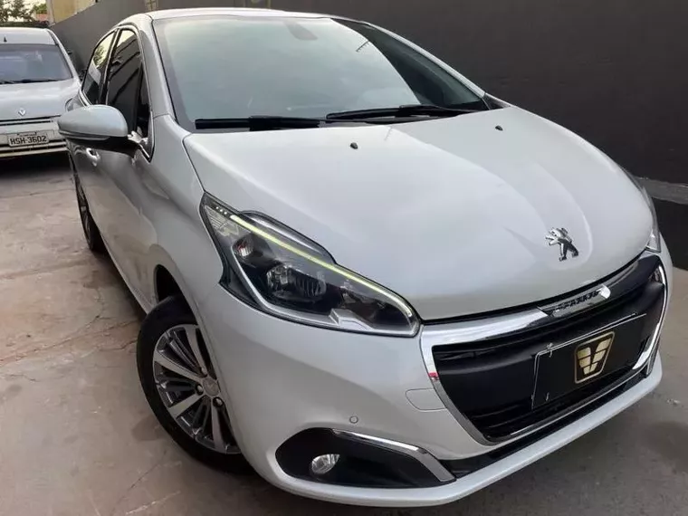 Peugeot 208 Branco 6