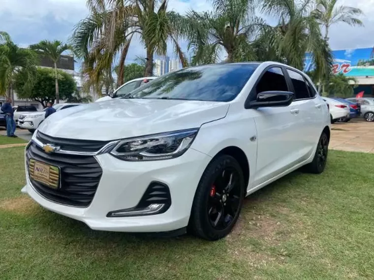 Chevrolet Onix Branco 1