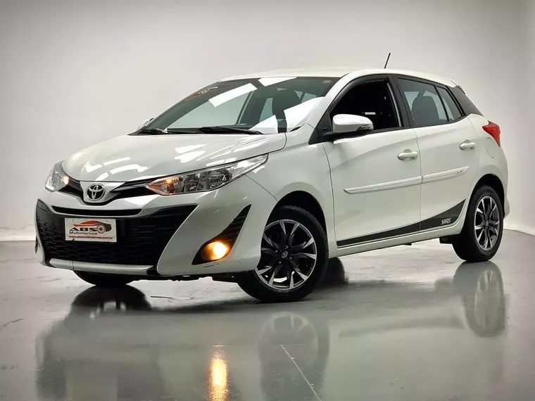 Toyota Yaris Branco 15