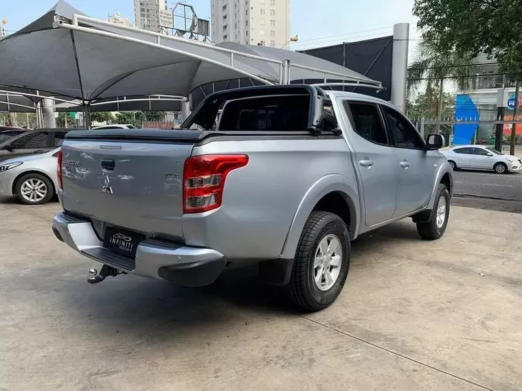 Mitsubishi L200 Triton Prata 9