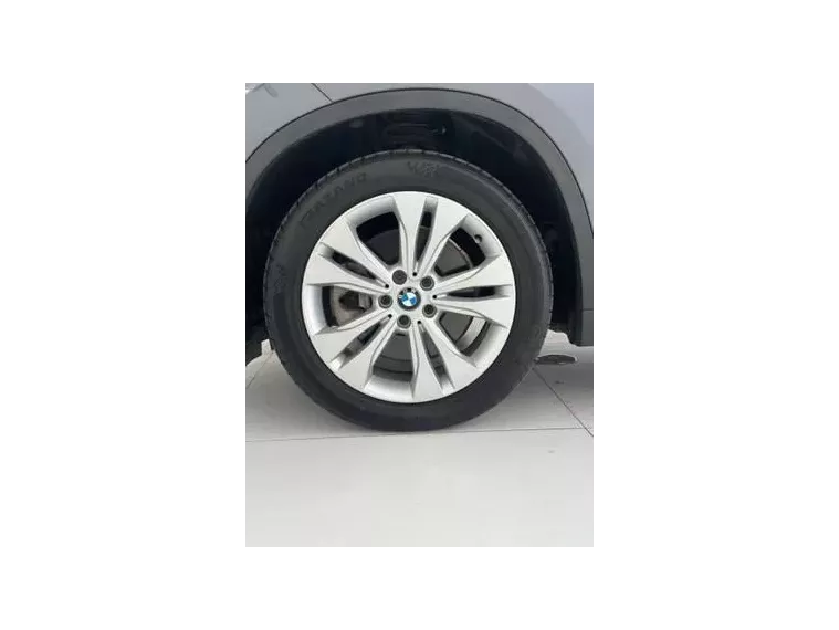 BMW X1 Cinza 17