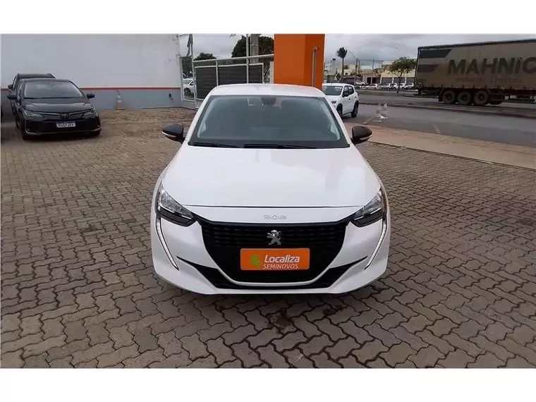 Peugeot 208 Branco 14