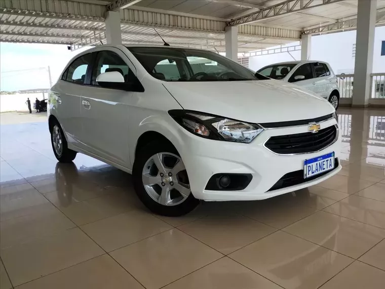 Chevrolet Onix Branco 1