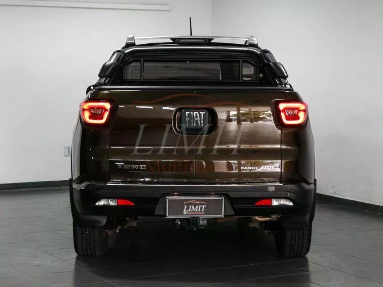 Fiat Toro Marrom 12