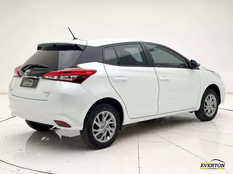 Toyota Yaris Branco 3