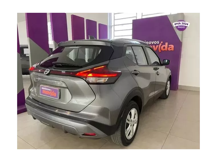 Nissan Kicks Cinza 2