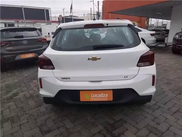 Chevrolet Onix Branco 7