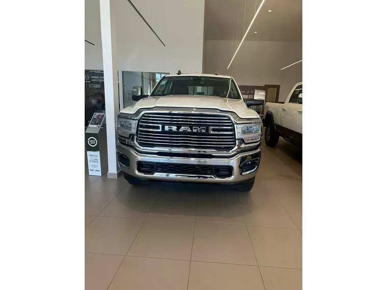 RAM 2500 Branco 3