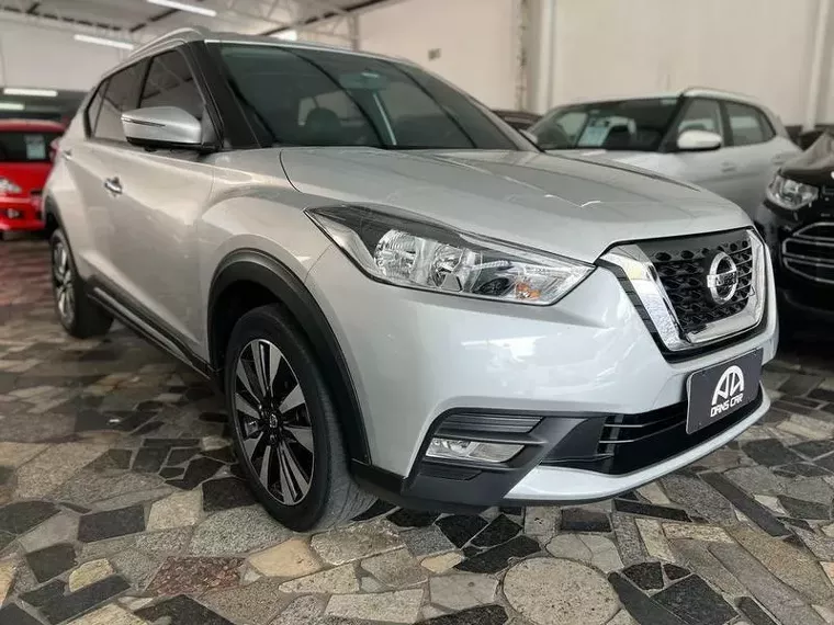 Nissan Kicks Prata 8