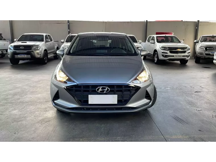 Hyundai HB20 Prata 10